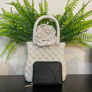 NEW Tiffany&Co Compact Zipper Wallet